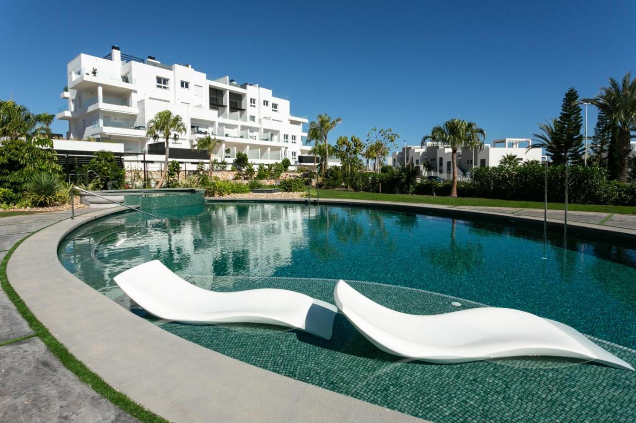 Nice 2 Bedroom Bali Apartment With Sea Views Torrevieja Exterior photo