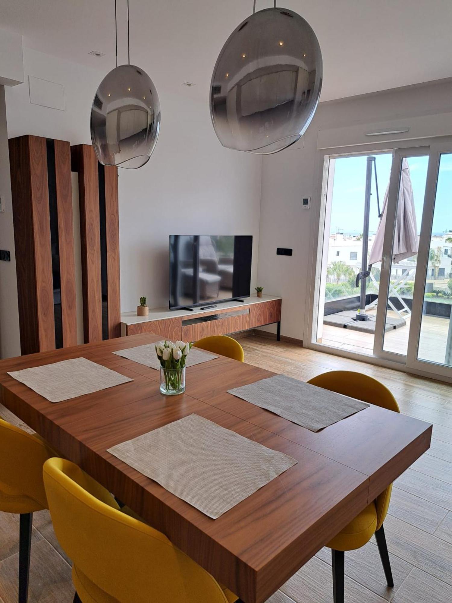 Nice 2 Bedroom Bali Apartment With Sea Views Torrevieja Exterior photo