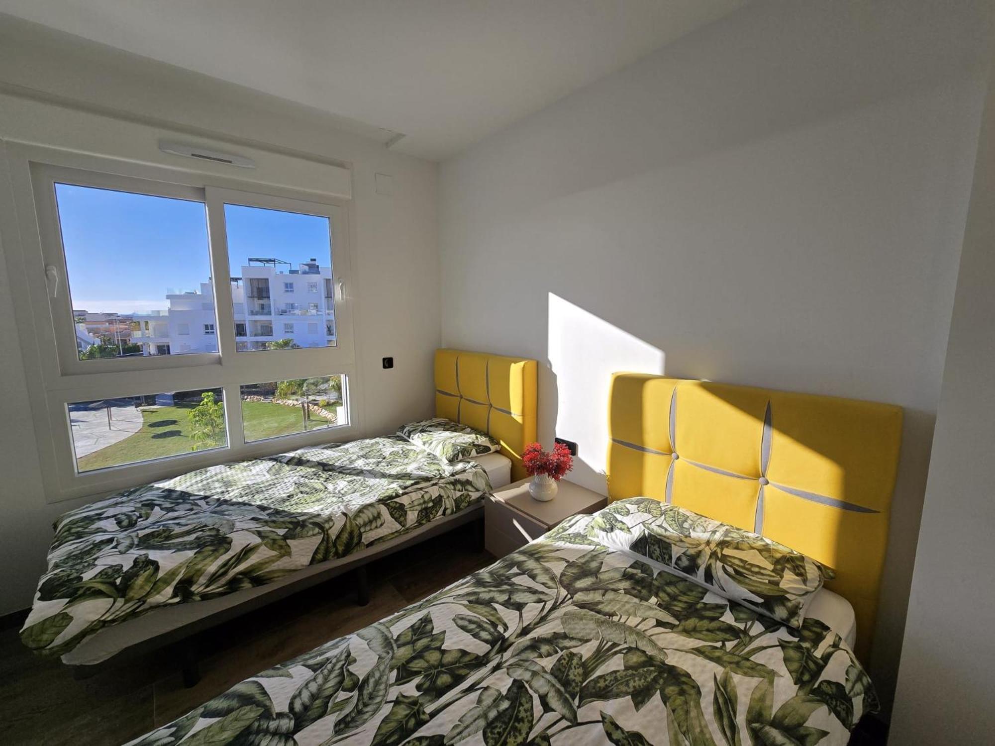 Nice 2 Bedroom Bali Apartment With Sea Views Torrevieja Exterior photo